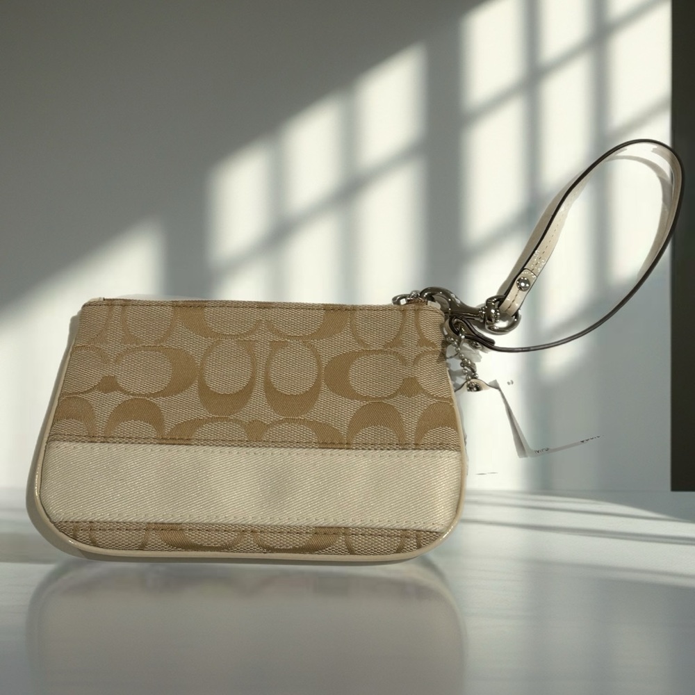NWT Coach Signature Striped Jacquard Wristlet F47790